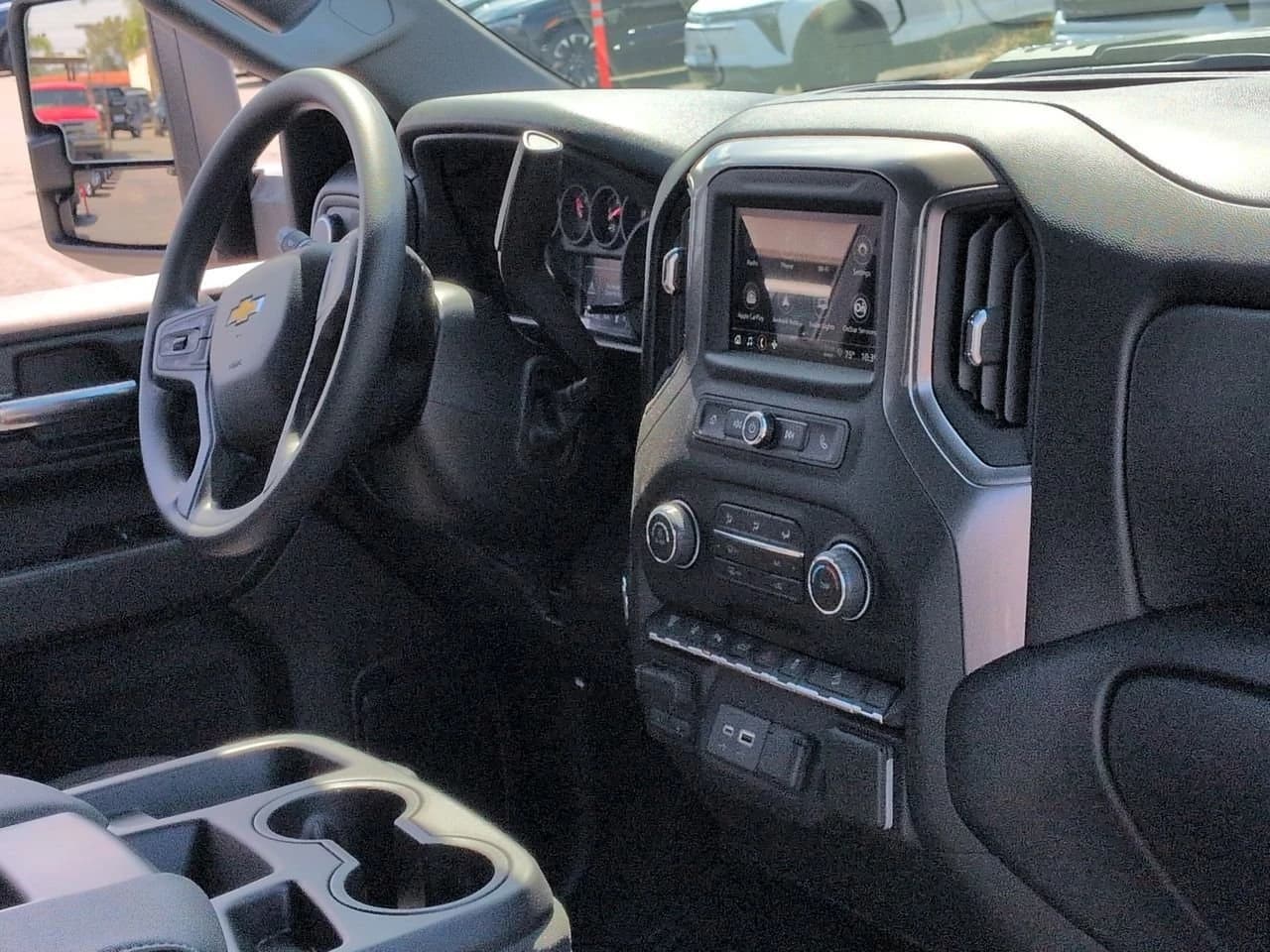 Chevrolet Silverado 2500HD Custom 4WD Crew Cab 159" 2026 — side view