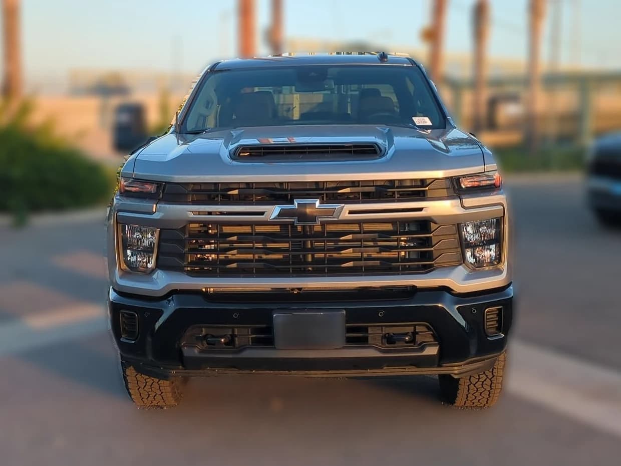 Chevrolet Silverado 2500HD Custom 4WD Crew Cab 159" 2026 — side view
