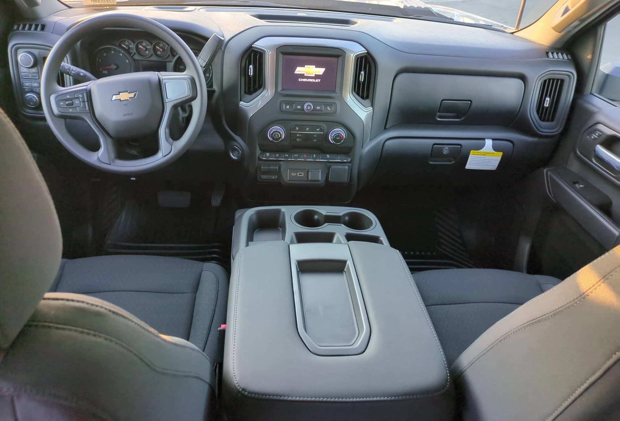 Chevrolet Silverado 2500HD Custom 4WD Crew Cab 159" 2026 — side view