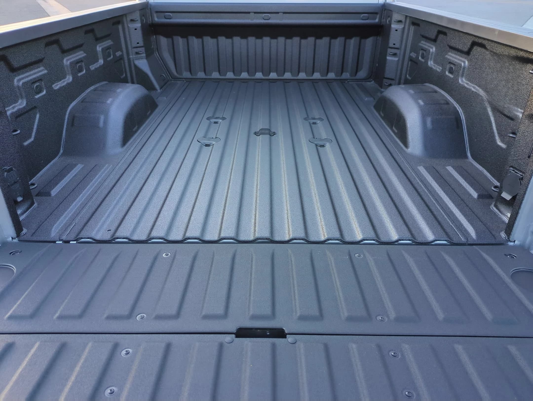 Chevrolet Silverado 2500HD Custom 4WD Crew Cab 159" 2026 — side view