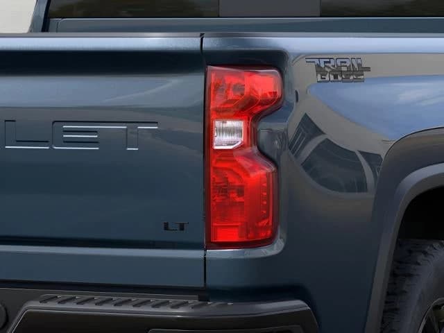 Chevrolet Silverado 2500HD LT 4WD Crew Cab 159" 2026 — side view