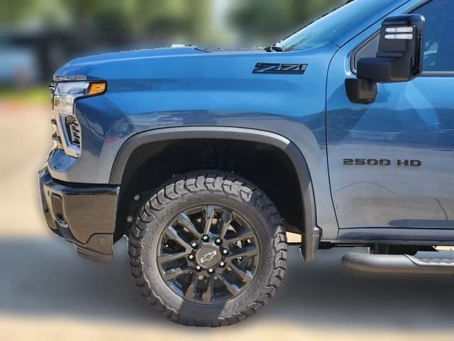 Chevrolet Silverado 2500HD LT 4WD Crew Cab 159" 2026 — side view