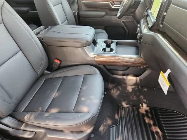 Chevrolet Silverado 2500HD LT 4WD Crew Cab 159" 2026 — side view