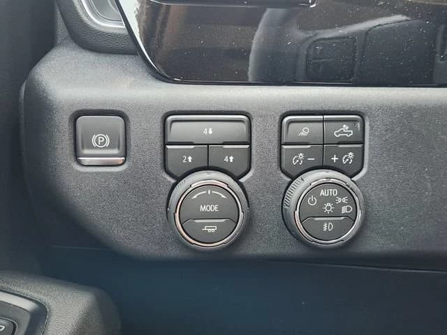 Chevrolet Silverado 2500HD LT 4WD Crew Cab 159" 2026 — side view