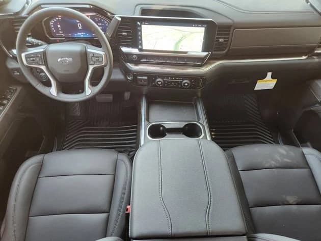 Chevrolet Silverado 2500HD LT 4WD Crew Cab 159" 2026 — side view