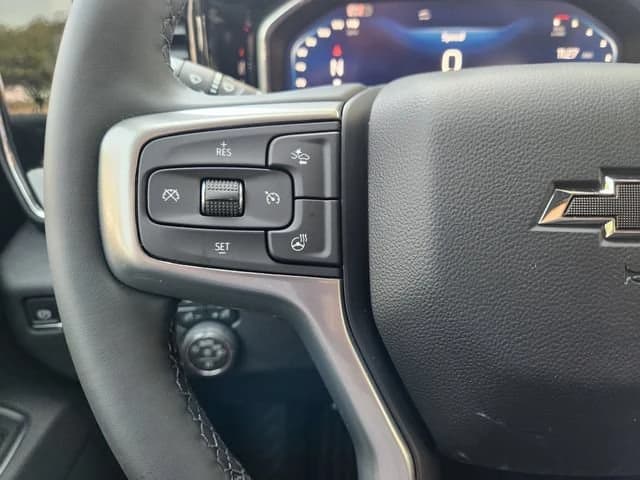 Chevrolet Silverado 2500HD LT 4WD Crew Cab 159" 2026 — side view