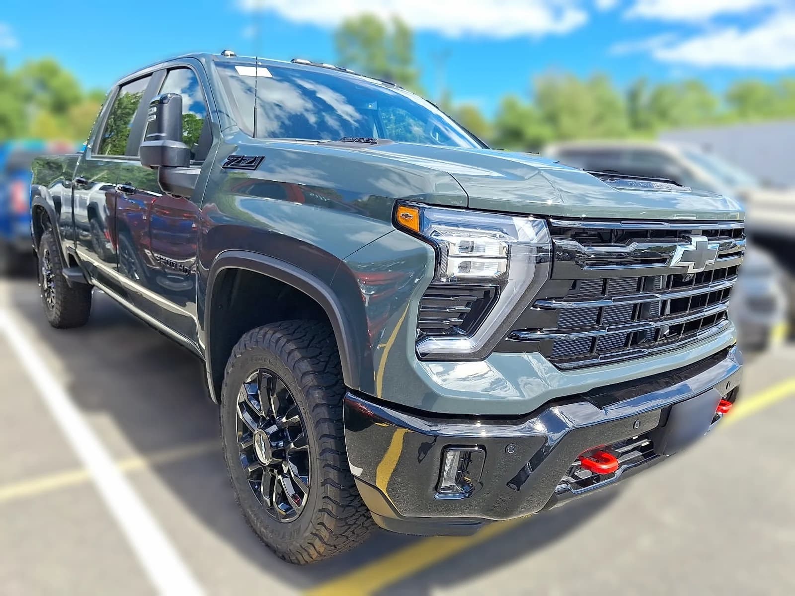 Chevrolet Silverado 2500HD LT 4WD Crew Cab 159" 2026 — side view