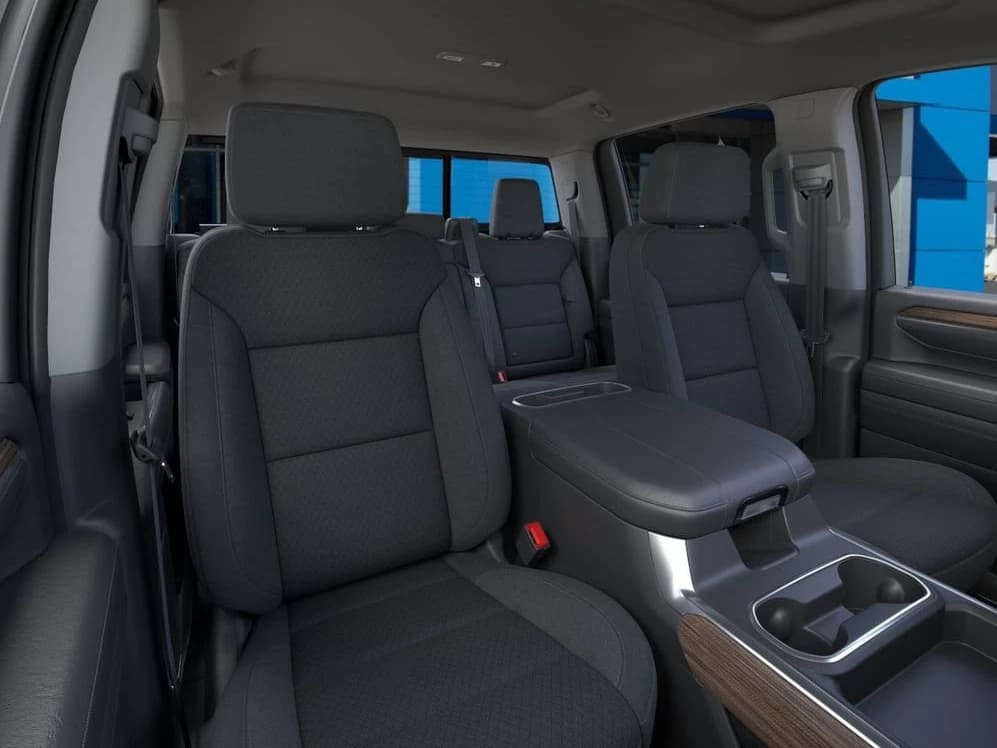 Chevrolet Silverado 2500HD LT 4WD Crew Cab 159" 2026 — side view