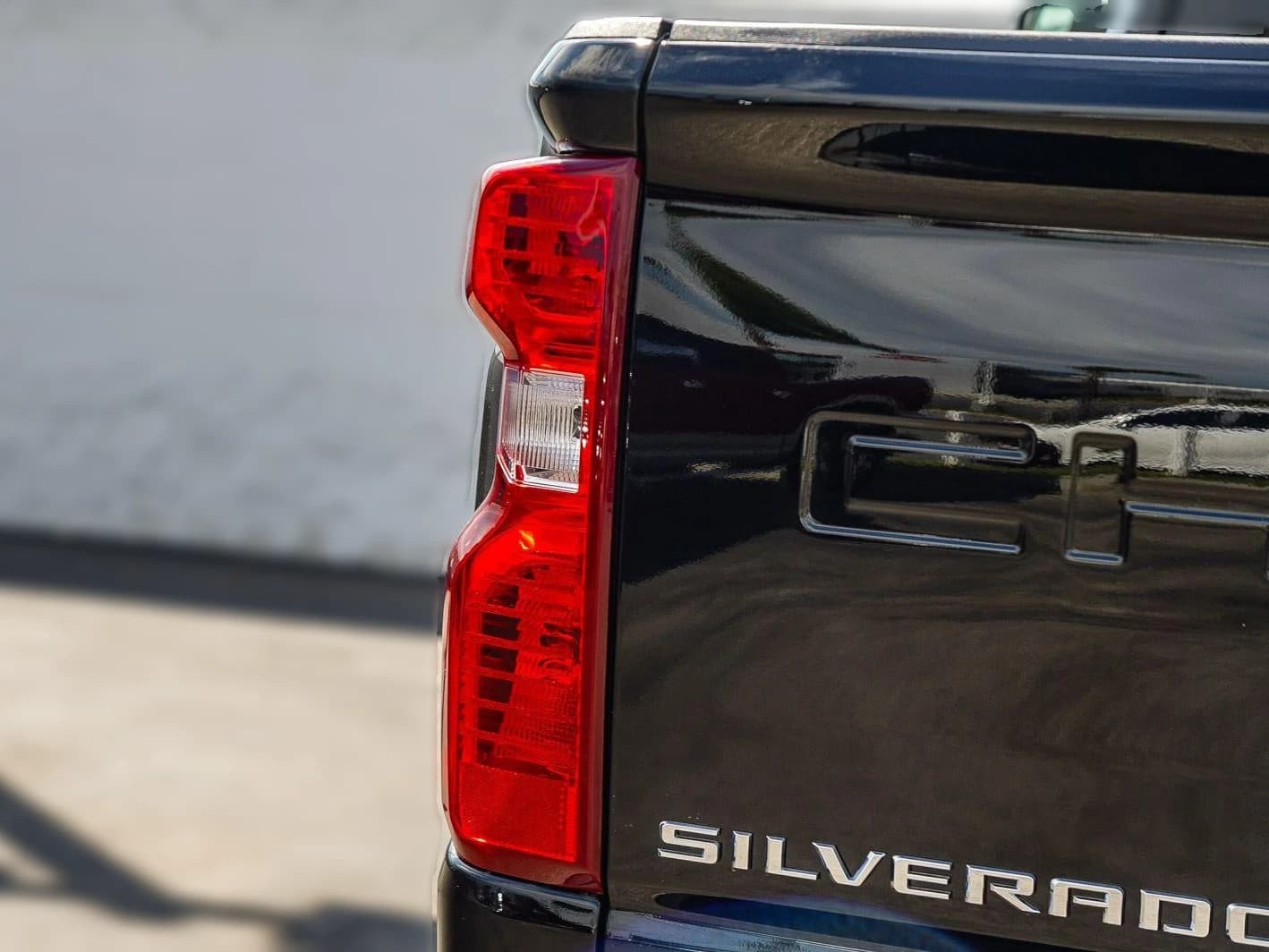 Chevrolet Silverado 2500HD LT 4WD Crew Cab 159" 2026 — side view