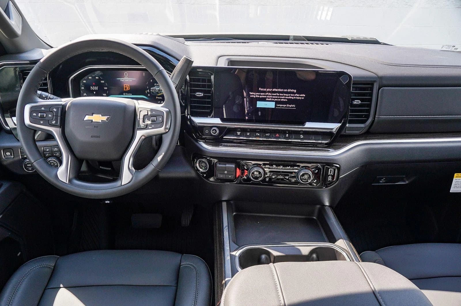 Chevrolet Silverado 2500HD LT 4WD Crew Cab 159" 2026 — side view