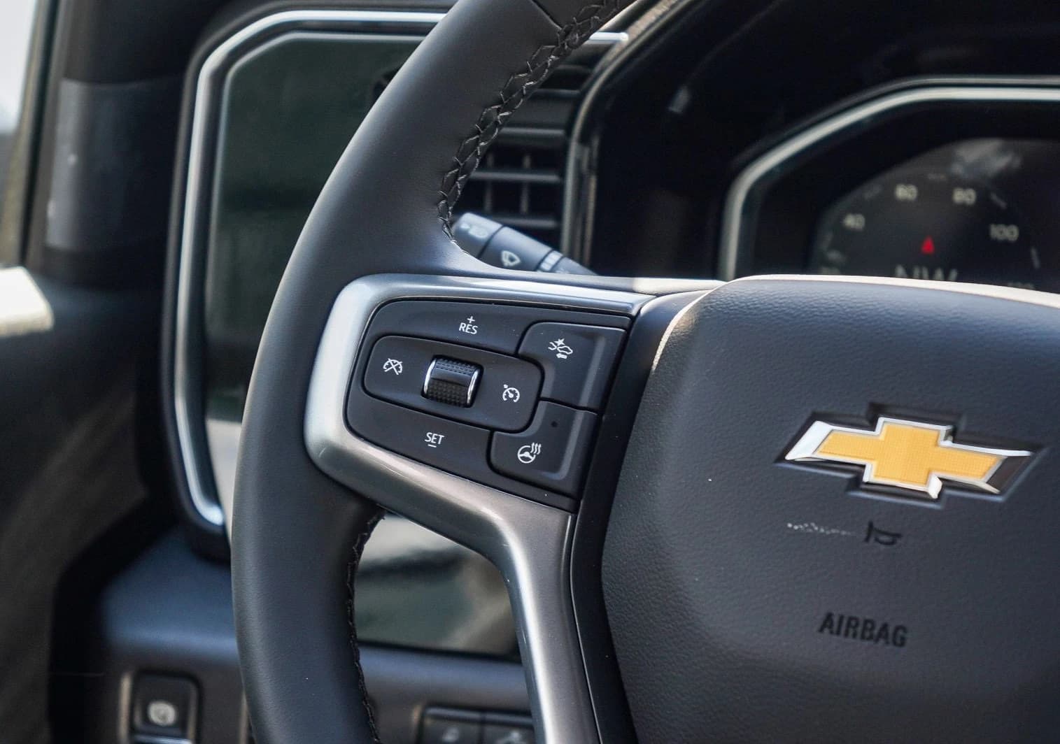 Chevrolet Silverado 2500HD LT 4WD Crew Cab 159" 2026 — side view