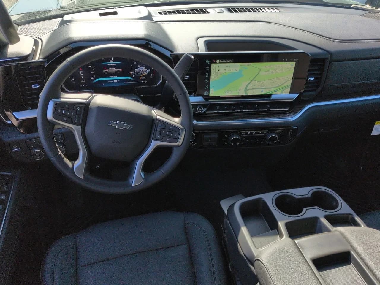 Chevrolet Silverado 2500HD LT 4WD Crew Cab 159" 2026 — side view
