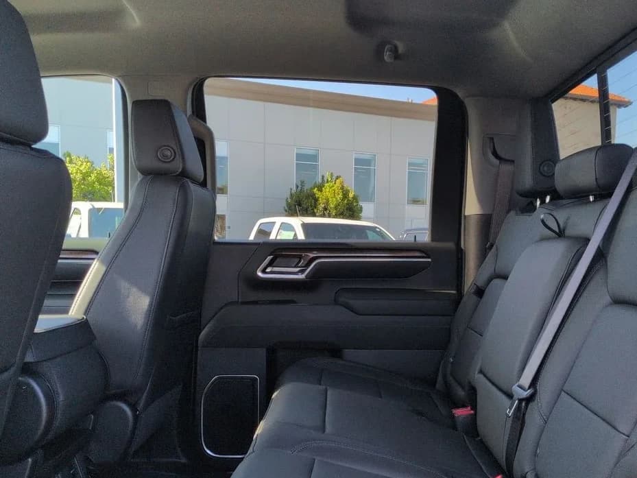 Chevrolet Silverado 2500HD LT 4WD Crew Cab 159" 2026 — side view
