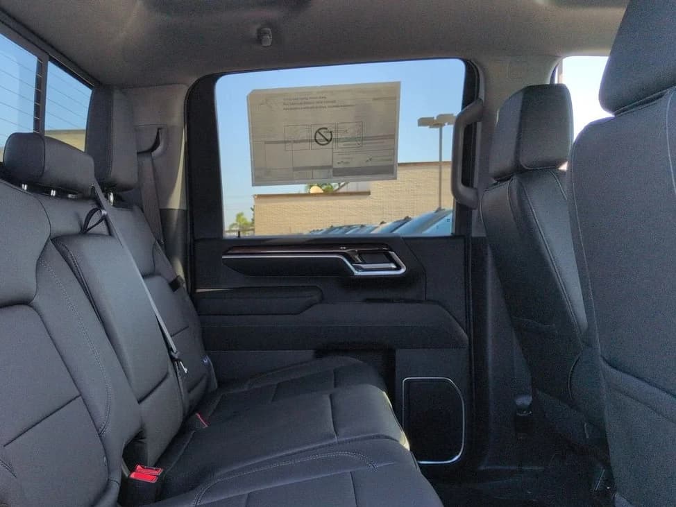 Chevrolet Silverado 2500HD LT 4WD Crew Cab 159" 2026 — side view