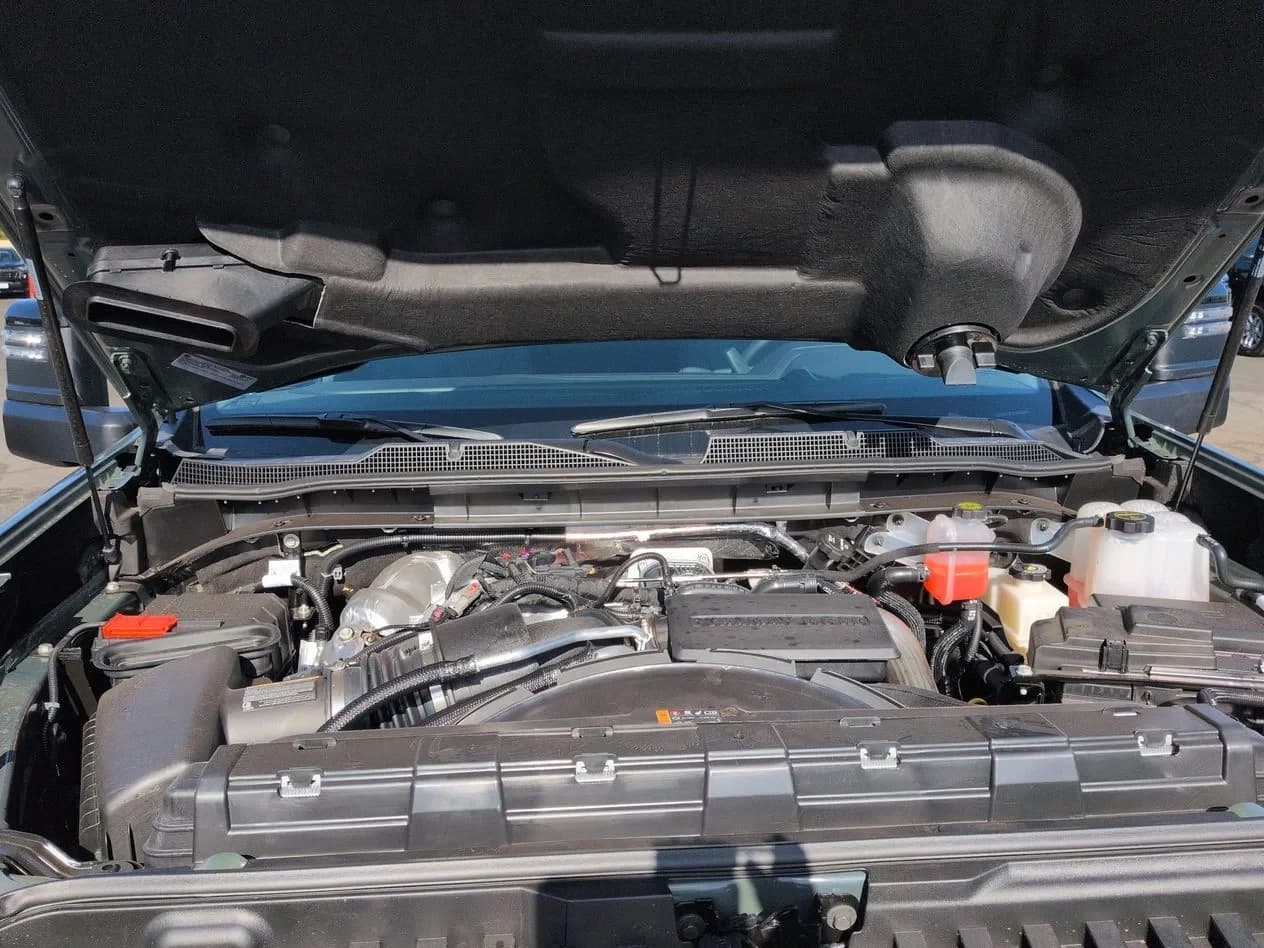 Chevrolet Silverado 2500HD LT 4WD Crew Cab 159" 2026 — side view
