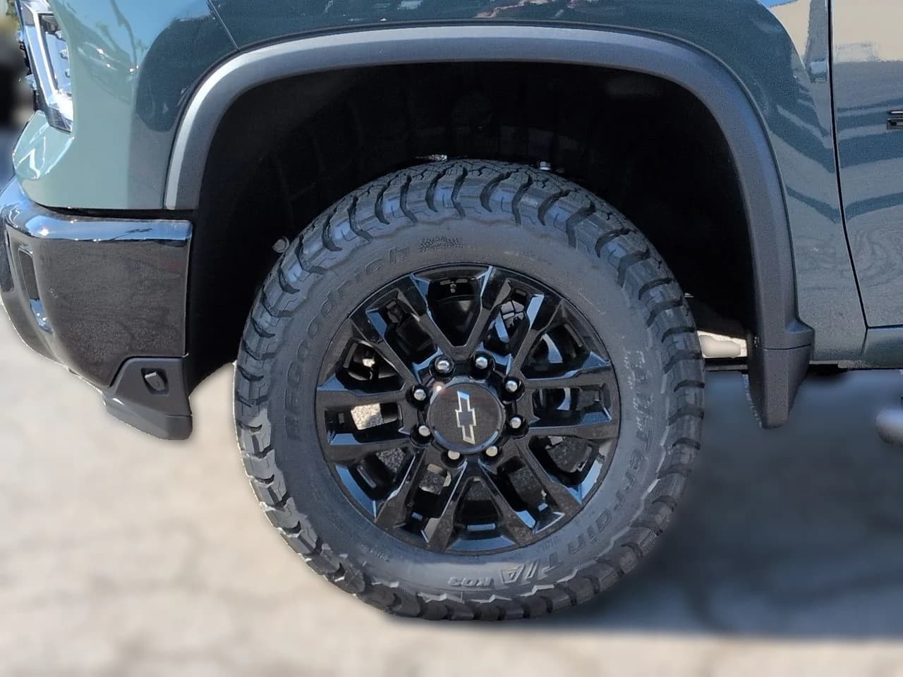 Chevrolet Silverado 2500HD LT 4WD Crew Cab 159" 2026 — side view