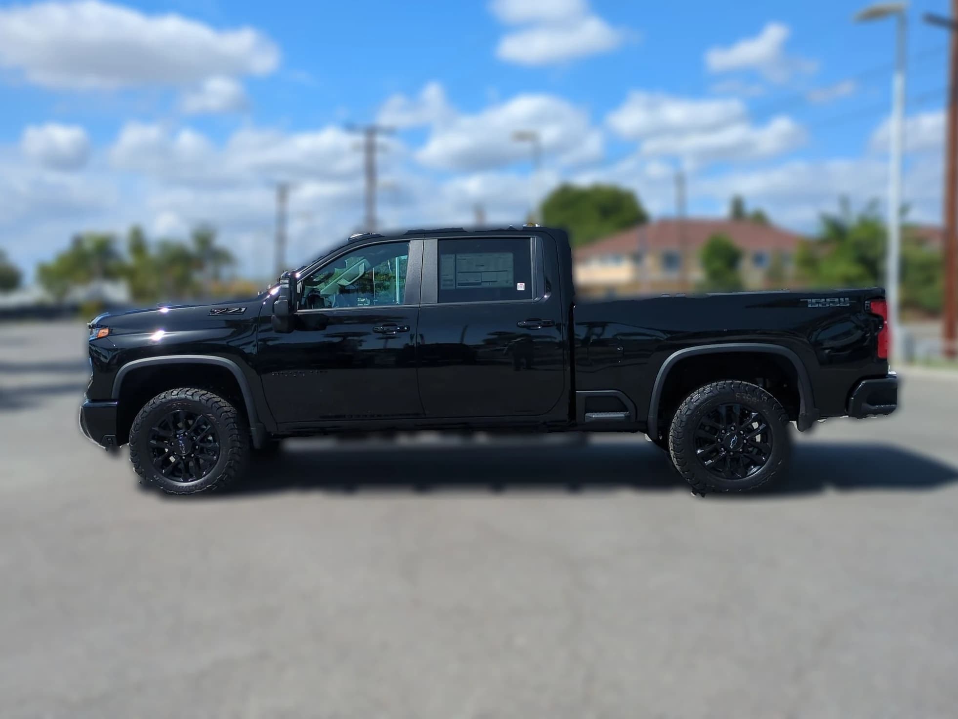 Chevrolet Silverado 2500HD LT 4WD Crew Cab 159" 2026 — side view