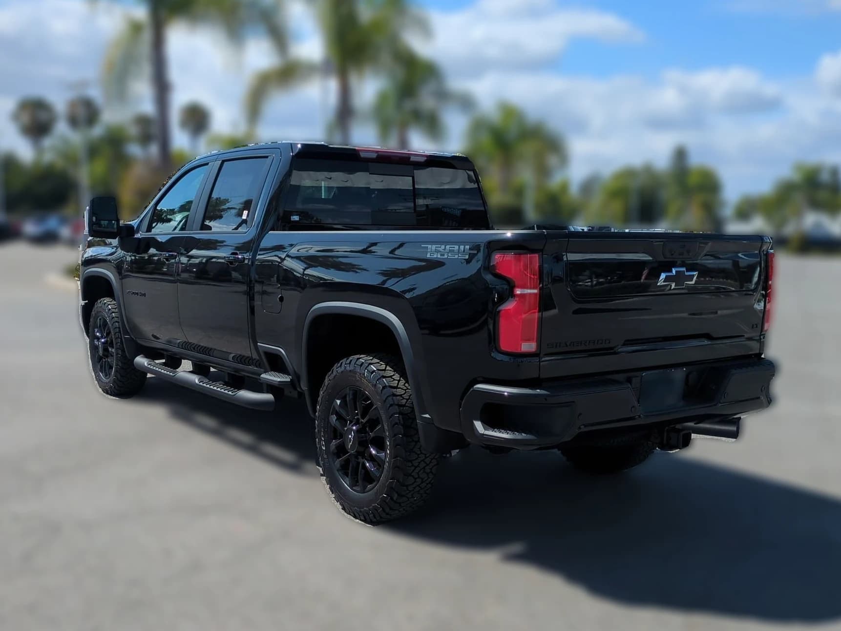 Chevrolet Silverado 2500HD LT 4WD Crew Cab 159" 2026 — side view