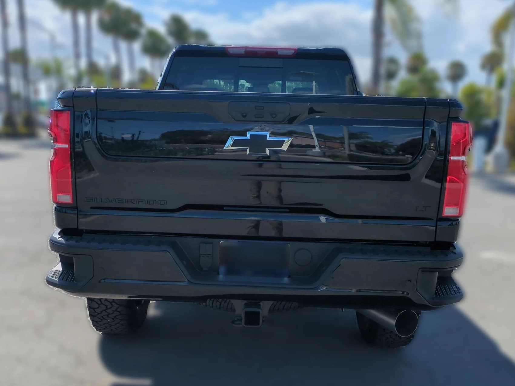 Chevrolet Silverado 2500HD LT 4WD Crew Cab 159" 2026 — side view