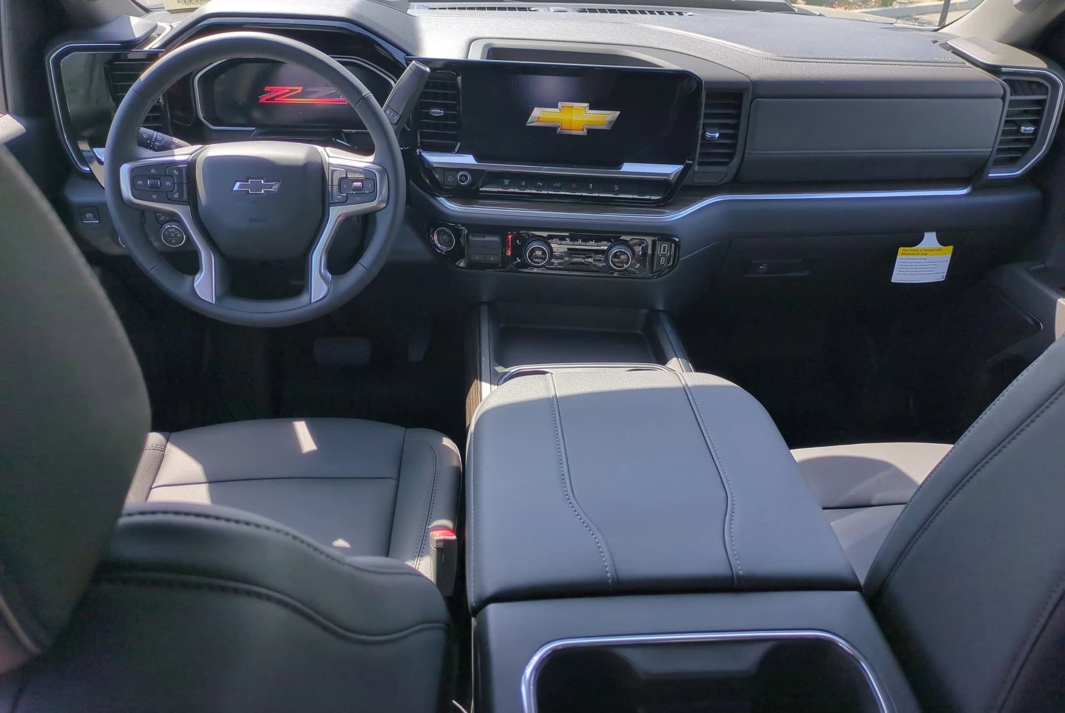 Chevrolet Silverado 2500HD LT 4WD Crew Cab 159" 2026 — side view