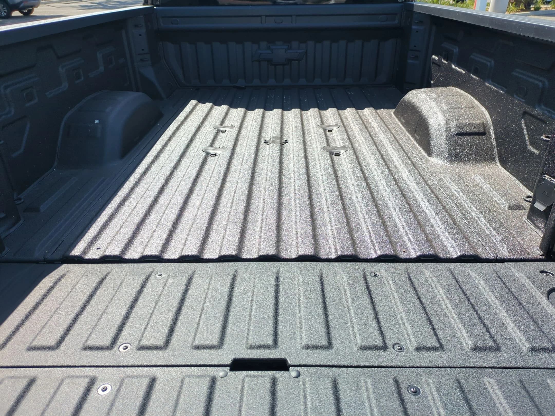 Chevrolet Silverado 2500HD LT 4WD Crew Cab 159" 2026 — side view