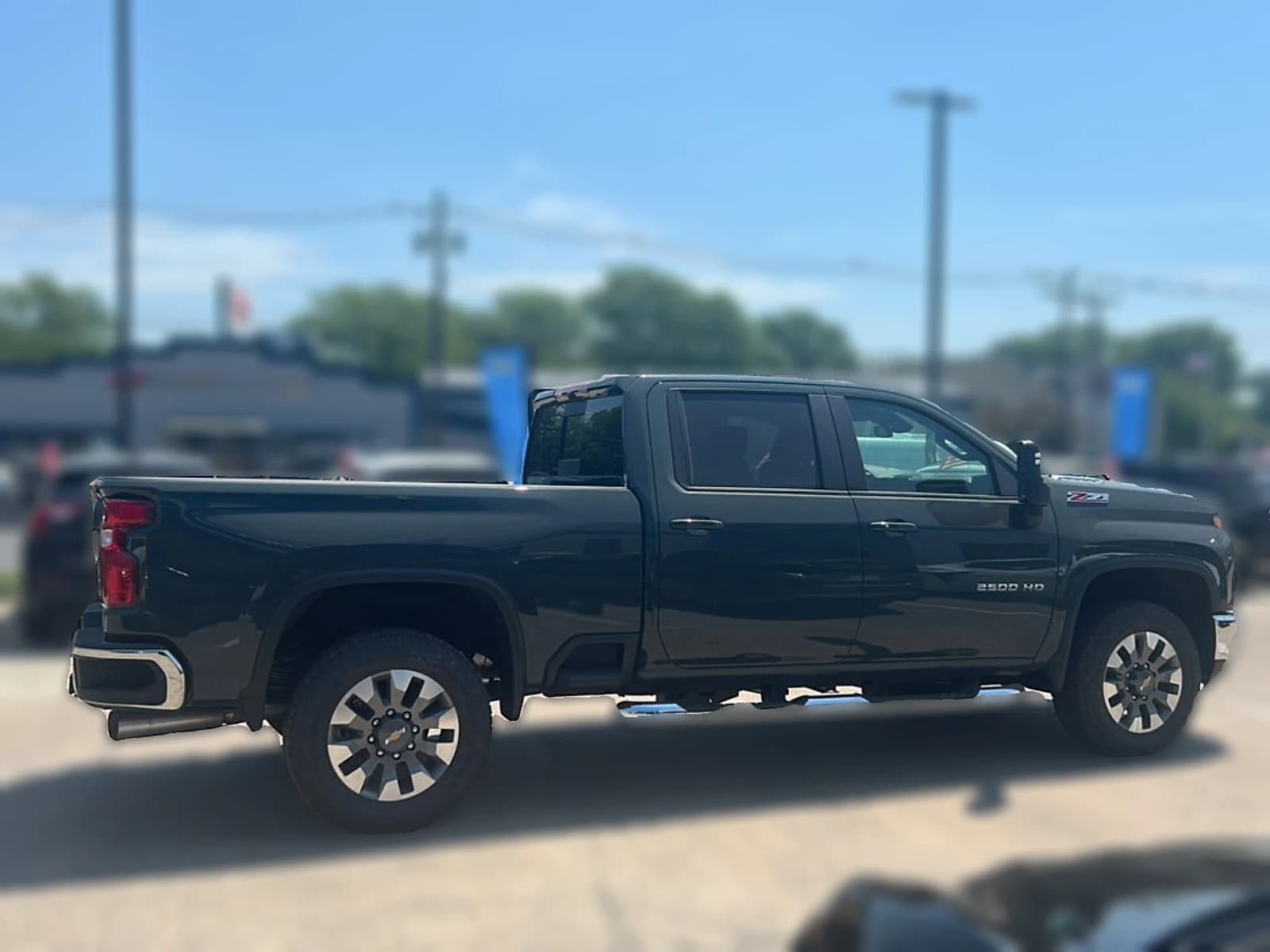 Chevrolet Silverado 2500HD LT 4WD Crew Cab 159" 2026 — side view
