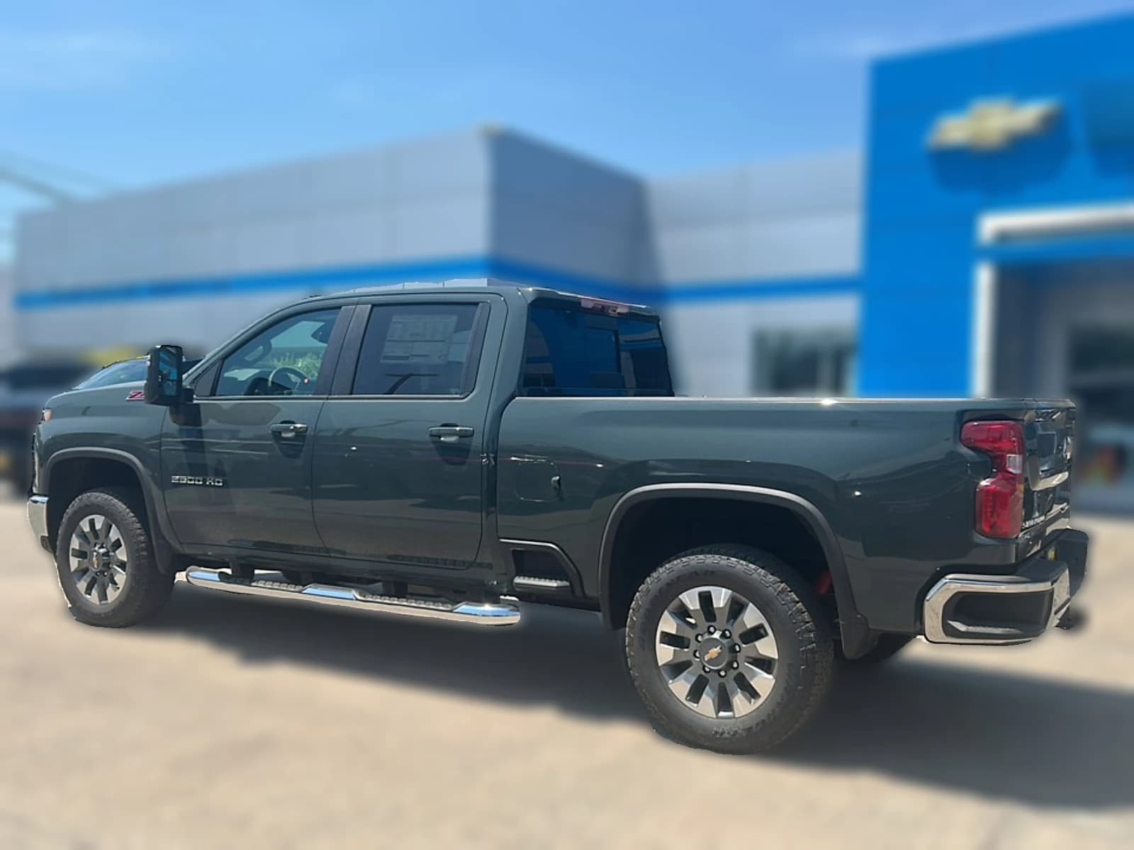 Chevrolet Silverado 2500HD LT 4WD Crew Cab 159" 2026 — side view