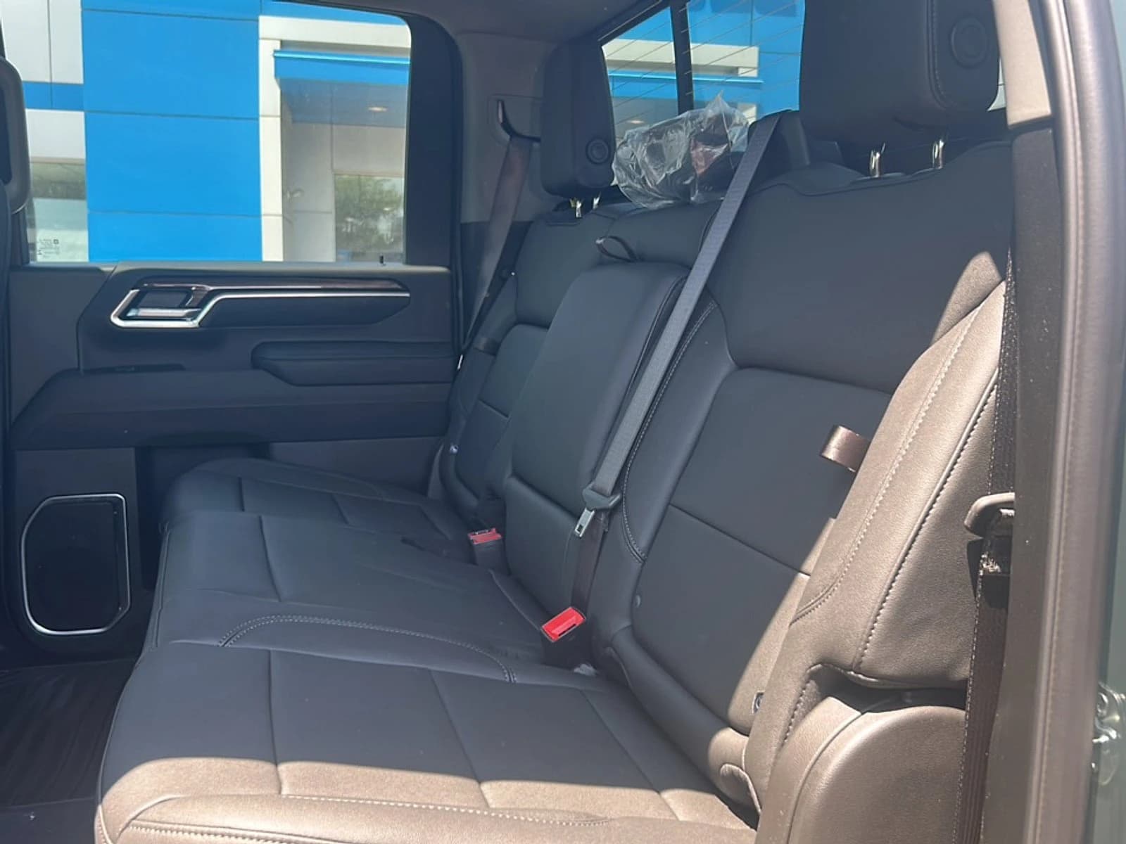 Chevrolet Silverado 2500HD LT 4WD Crew Cab 159" 2026 — side view