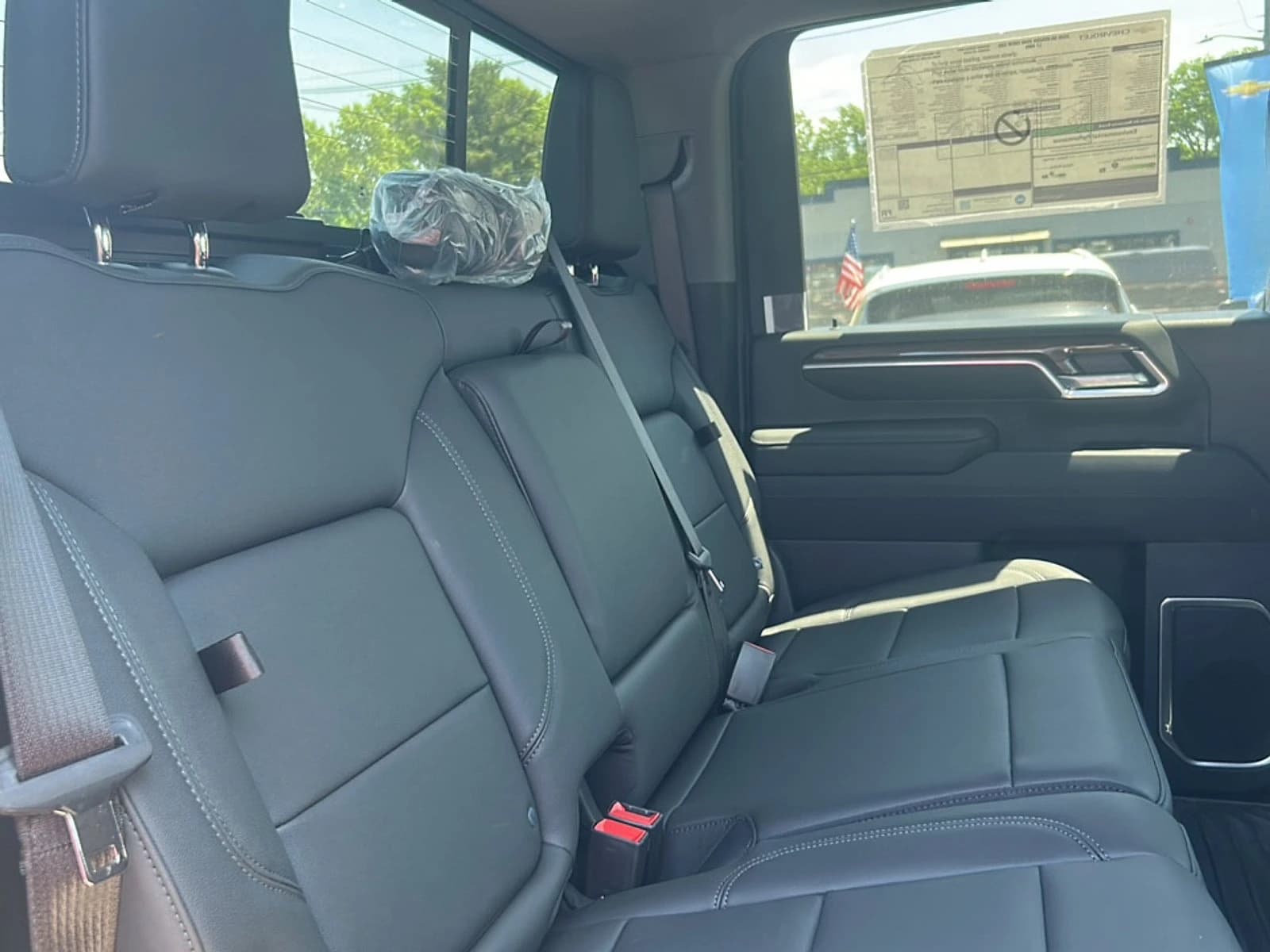 Chevrolet Silverado 2500HD LT 4WD Crew Cab 159" 2026 — side view