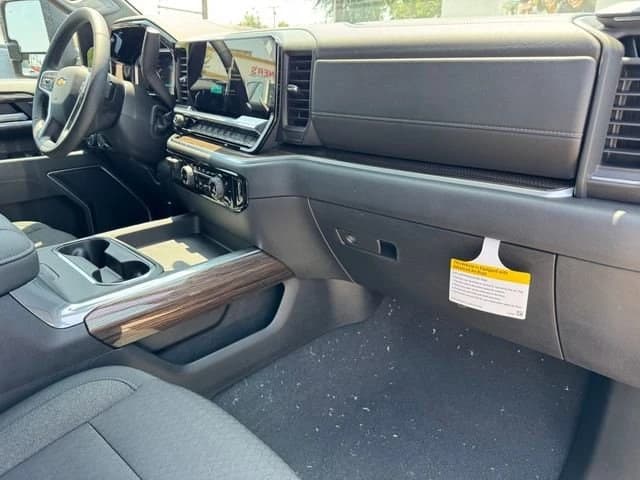 Chevrolet Silverado 2500HD LT 4WD Crew Cab 159" 2026 — side view