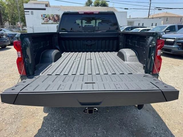 Chevrolet Silverado 2500HD LT 4WD Crew Cab 159" 2026 — side view