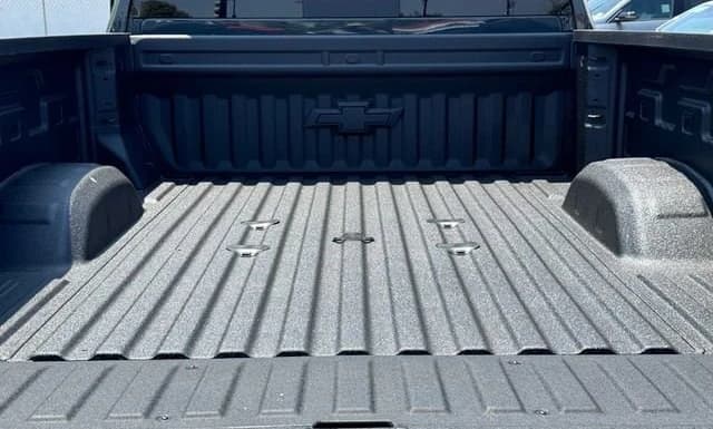 Chevrolet Silverado 2500HD LT 4WD Crew Cab 159" 2026 — side view