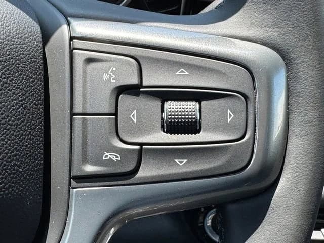 Chevrolet Silverado 2500HD LT 4WD Crew Cab 159" 2026 — side view