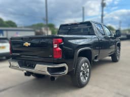 Chevrolet Silverado 2500HD LT 4WD Crew Cab 159" 2026 — side view
