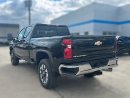 Chevrolet Silverado 2500HD LT 4WD Crew Cab 159" 2026 — side view
