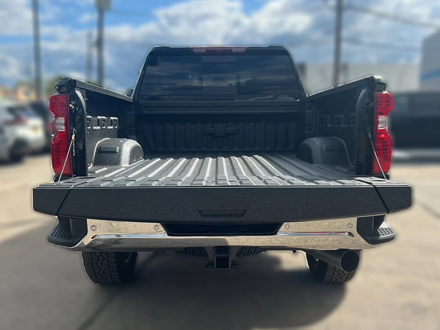 Chevrolet Silverado 2500HD LT 4WD Crew Cab 159" 2026 — side view
