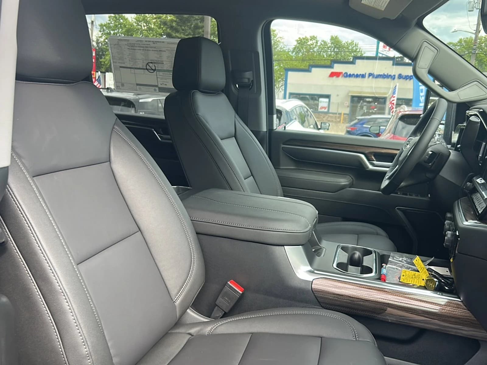 Chevrolet Silverado 2500HD LT 4WD Crew Cab 159" 2026 — side view