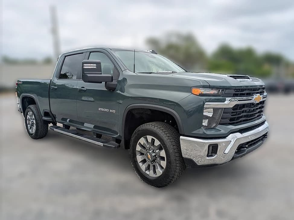 Chevrolet Silverado 2500HD LT 4WD Crew Cab 159" 2026 — side view