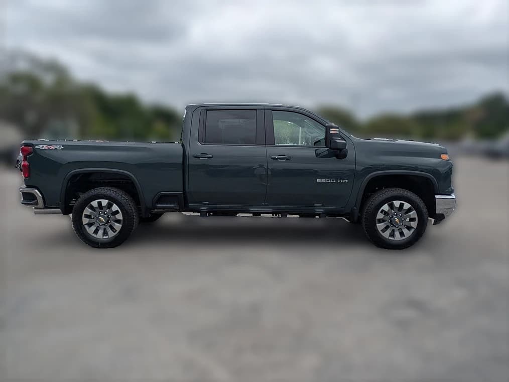 Chevrolet Silverado 2500HD LT 4WD Crew Cab 159" 2026 — side view