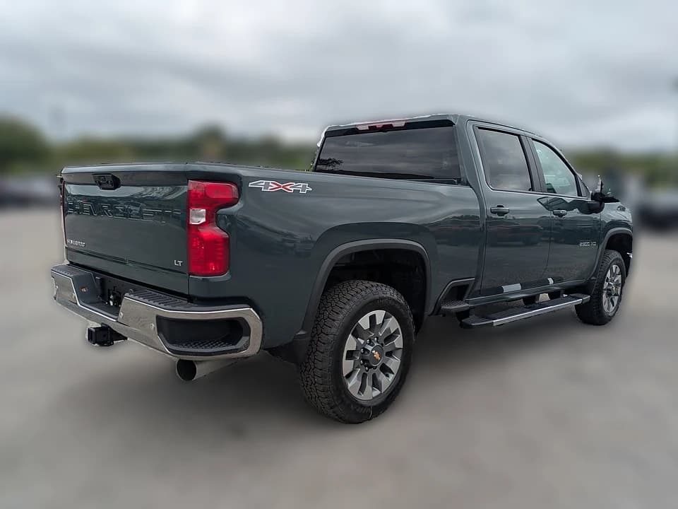 Chevrolet Silverado 2500HD LT 4WD Crew Cab 159" 2026 — side view