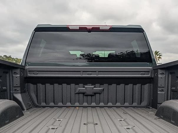 Chevrolet Silverado 2500HD LT 4WD Crew Cab 159" 2026 — side view