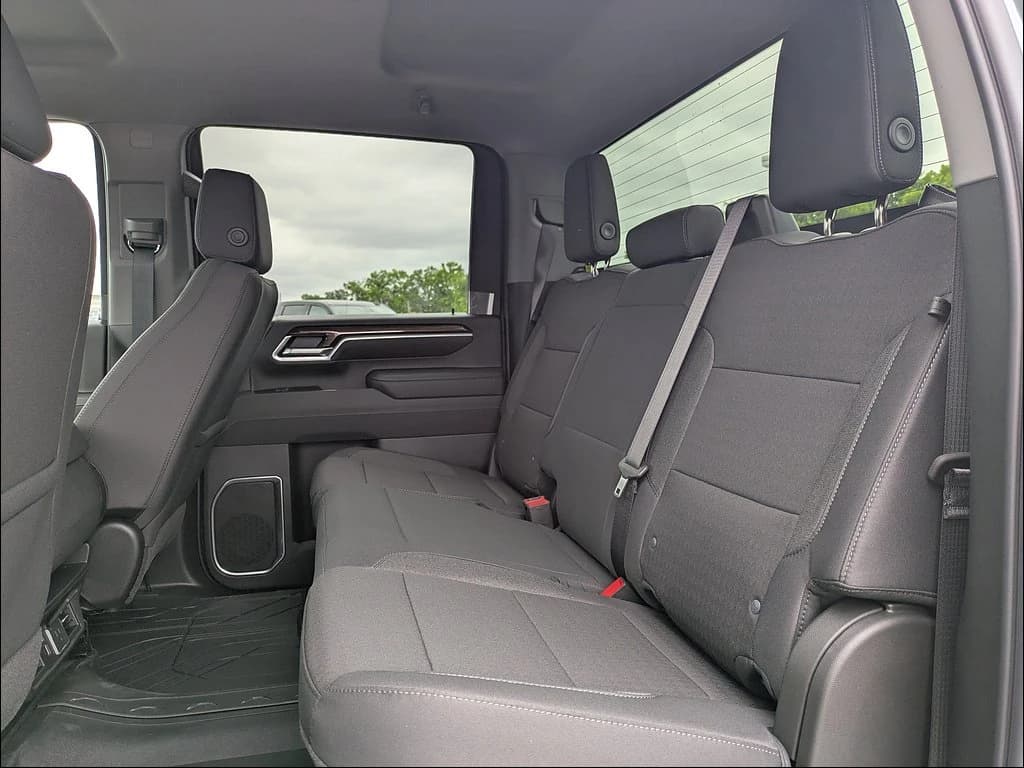 Chevrolet Silverado 2500HD LT 4WD Crew Cab 159" 2026 — side view