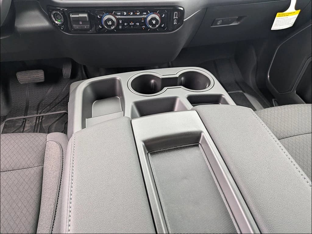 Chevrolet Silverado 2500HD LT 4WD Crew Cab 159" 2026 — side view