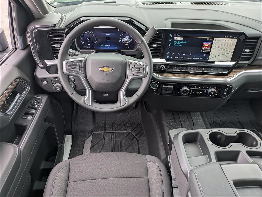 Chevrolet Silverado 2500HD LT 4WD Crew Cab 159" 2026 — side view