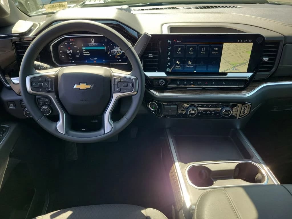 Chevrolet Silverado 2500HD LT 4WD Crew Cab 159" 2026 — side view