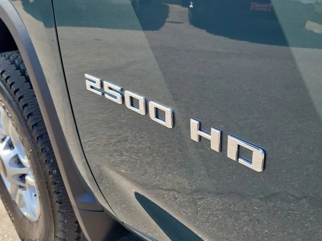 Chevrolet Silverado 2500HD LT 4WD Crew Cab 159" 2026 — side view