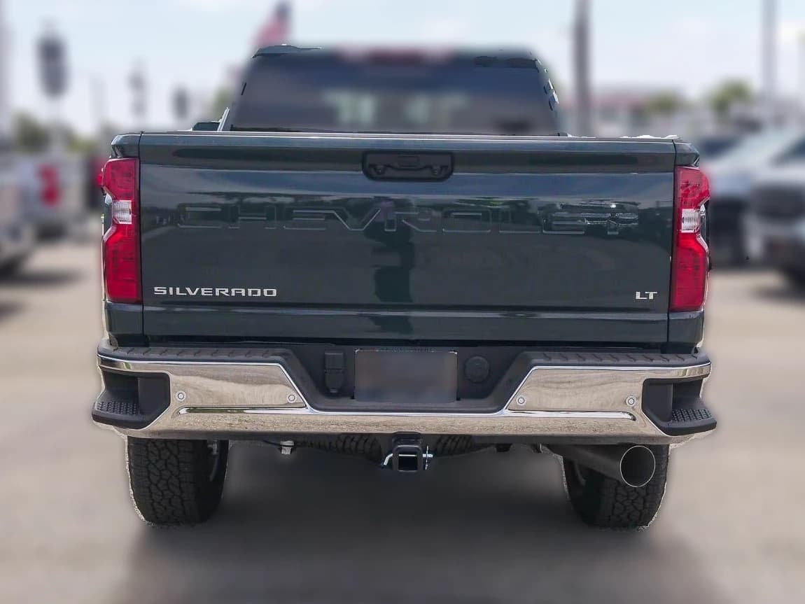 Chevrolet Silverado 2500HD LT 4WD Crew Cab 159" 2026 — side view