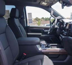 Chevrolet Silverado 2500HD LT 4WD Crew Cab 159" 2026 — side view