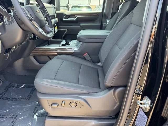 Chevrolet Silverado 2500HD LT 4WD Crew Cab 159" 2026 — side view