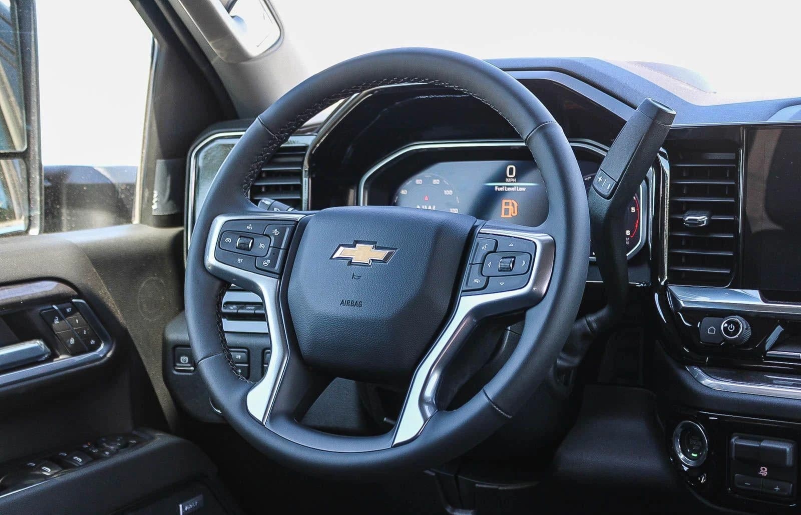 Chevrolet Silverado 2500HD LTZ 4WD Crew Cab 159" 2026 — side view